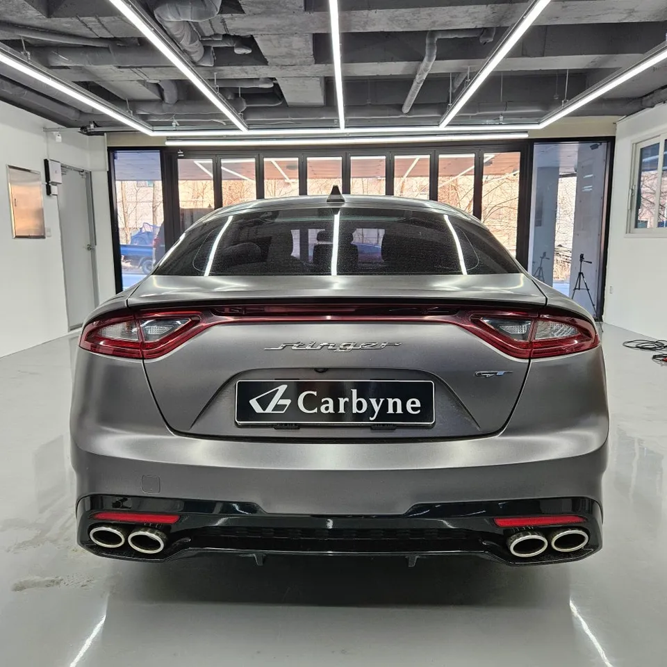 Kia Stingerのカーラッピング事例｜費用目安・仕上がり 施工写真 2-1