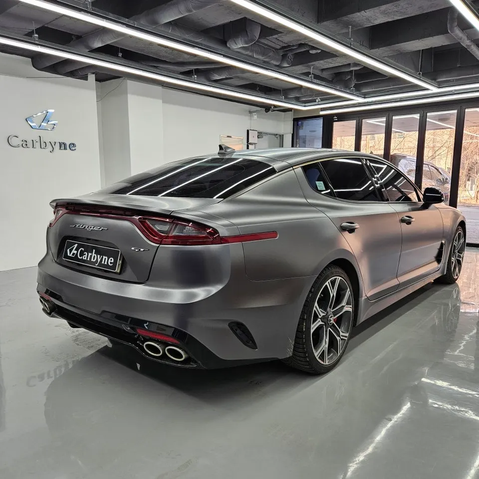 Kia Stingerのカーラッピング事例｜費用目安・仕上がり 施工写真 3-1