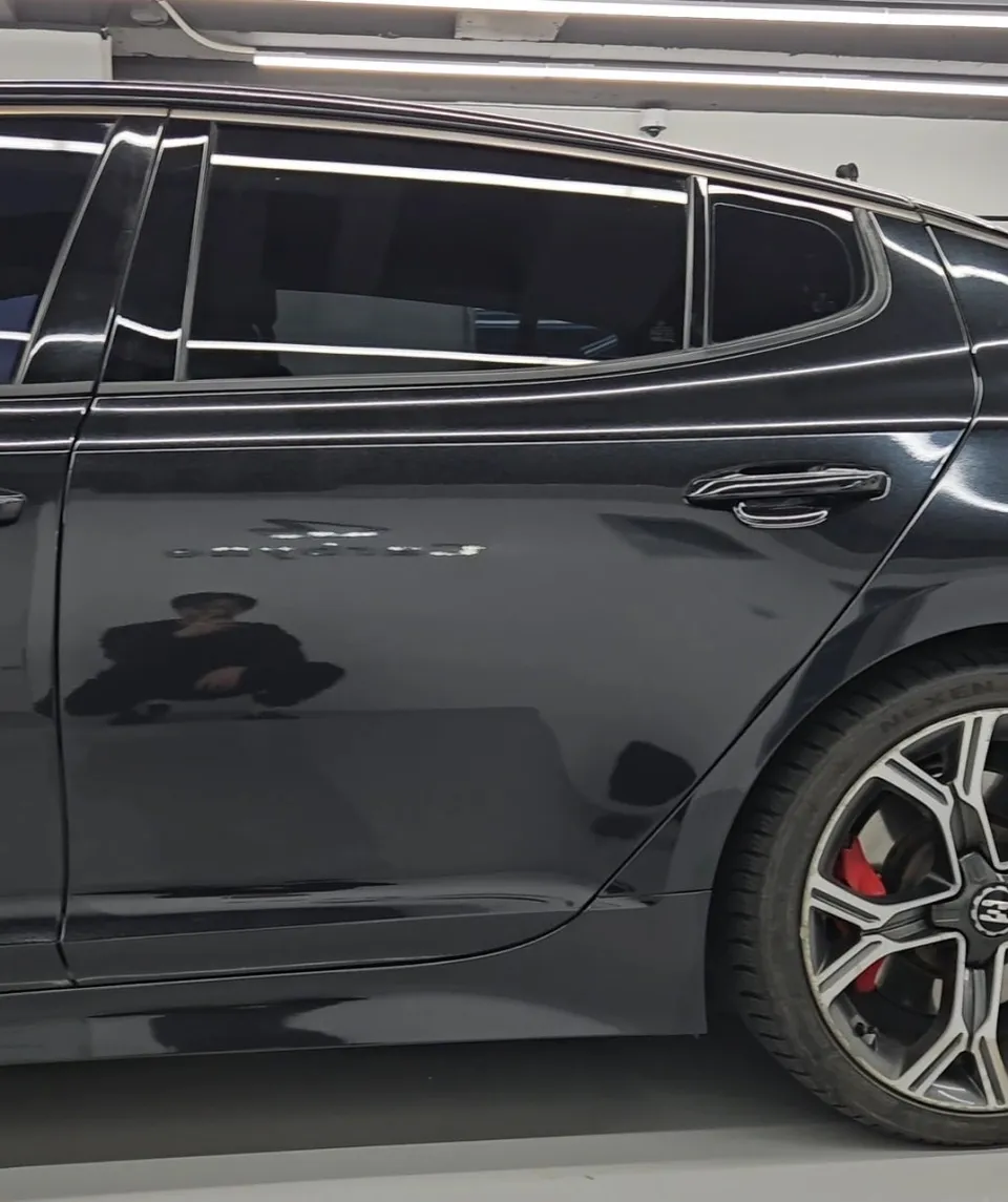 Kia Stingerのカーラッピング事例｜費用目安・仕上がり 施工写真 3-3