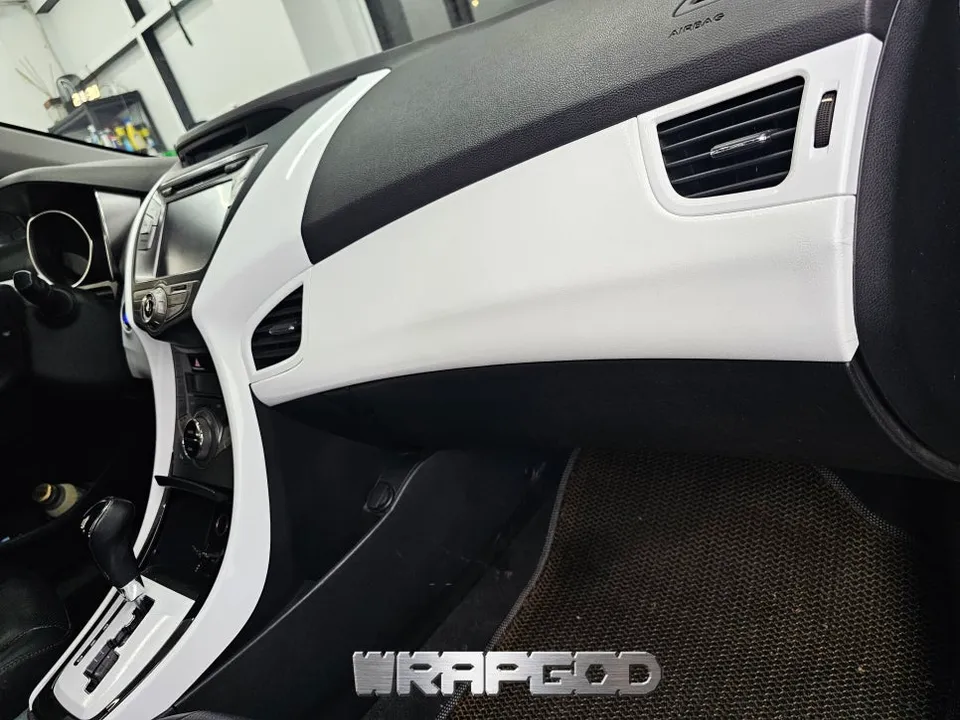 Hyundai Elantra MD vinyl wrap - Hyundai Elantra MD Vinyl Wrap Review — Bright Interior Refresh photo 3
