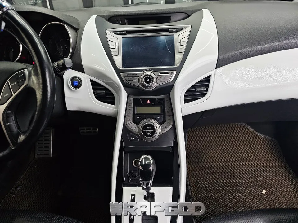 Hyundai Elantra MD vinyl wrap - Hyundai Elantra MD Vinyl Wrap Review — Bright Interior Refresh photo 7