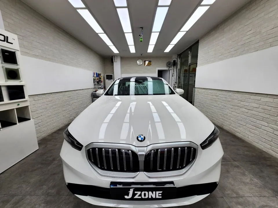 BMW 5 Series G60 カーフィルム施工事例｜費用目安・仕上がり 施工写真 3-1