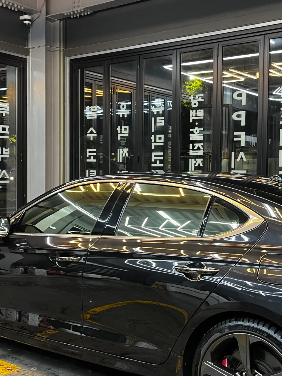 Genesis G70のカーフィルム施工事例|反射フィルム 施工写真 3-3