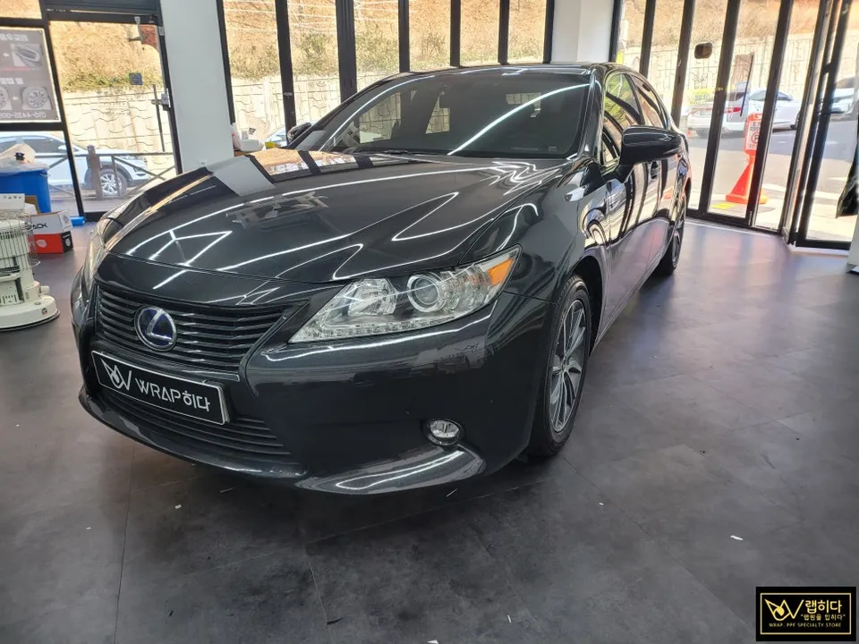 Lexus ES 300h vinyl wrap installation result