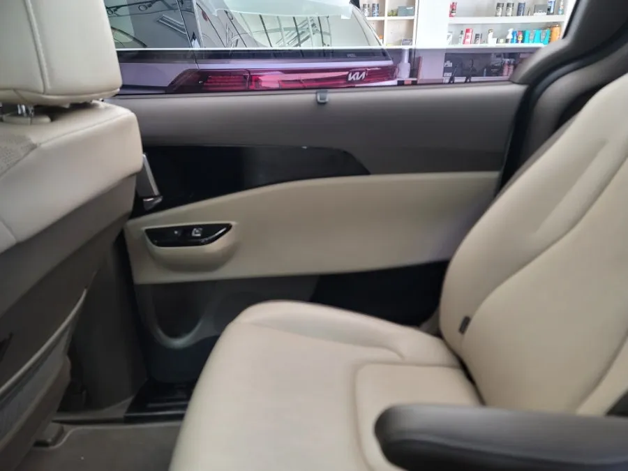Kia Carnival KA4 ambient lighting - Kia Carnival Ambient Lighting Review - Enhanced Interior LED Mood photo 6