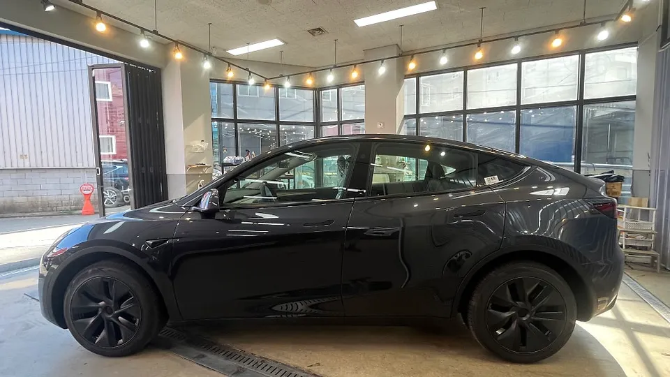 Tesla Model Y new car package - Tesla Model Y Stealth Gray New Car Inspection Review photo 4