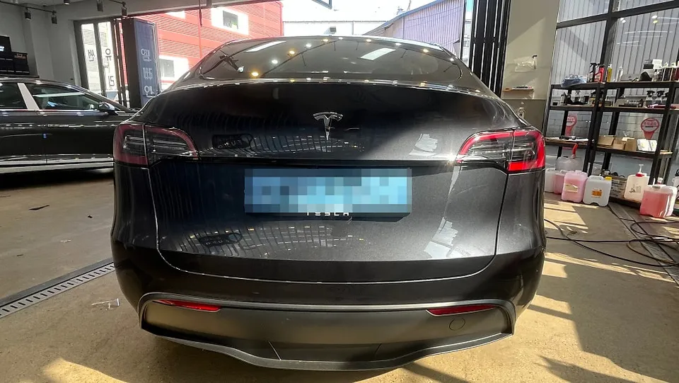 Tesla Model Y new car package - Tesla Model Y Stealth Gray New Car Inspection Review photo 5