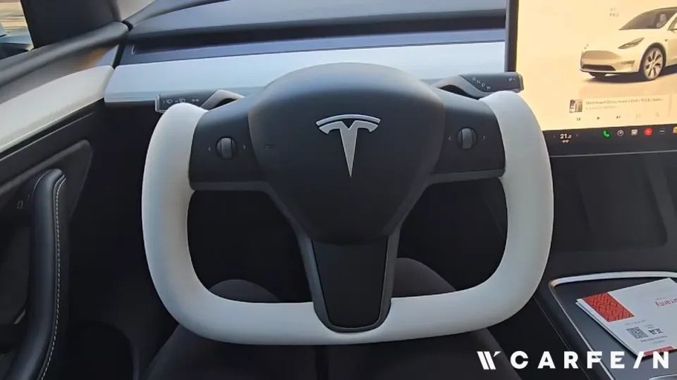 Tesla Model Y steering wheel - Tesla Model Y Steering Wheel Customization Review photo 4