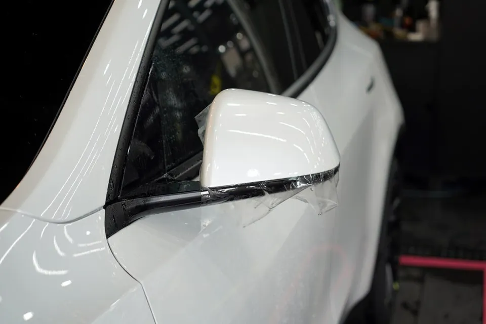Tesla Model YのPPF施工事例|費用目安と仕上がり 施工写真 1-2
