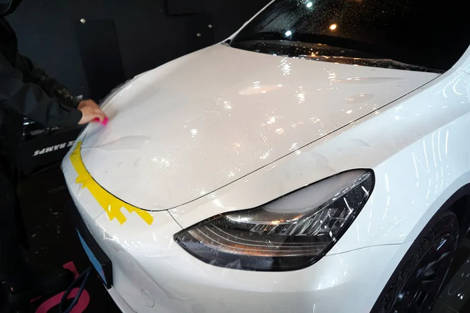 Tesla Model YのPPF施工事例|費用目安と仕上がり 施工写真 1-3