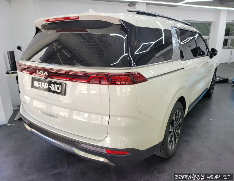 Kia Carnival KA4 vinyl wrap - Kia Carnival KA4 Vinyl Wrap Review: Cost & Results photo 4