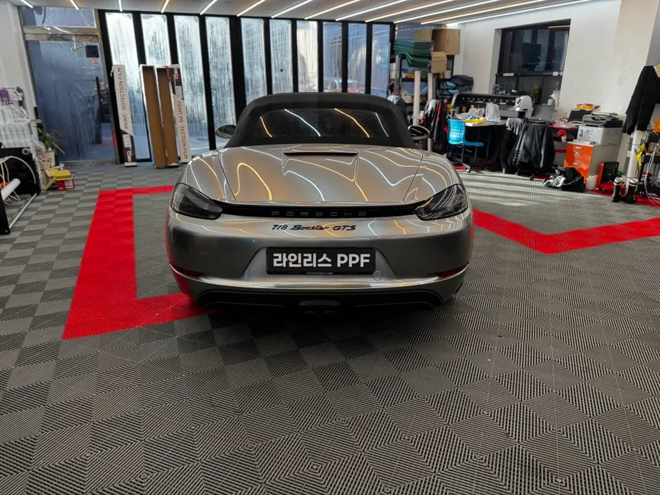 ポルシェ 718 Boxster GTS ラッピング除去事例｜費用目安・仕上がり 施工写真 1-2