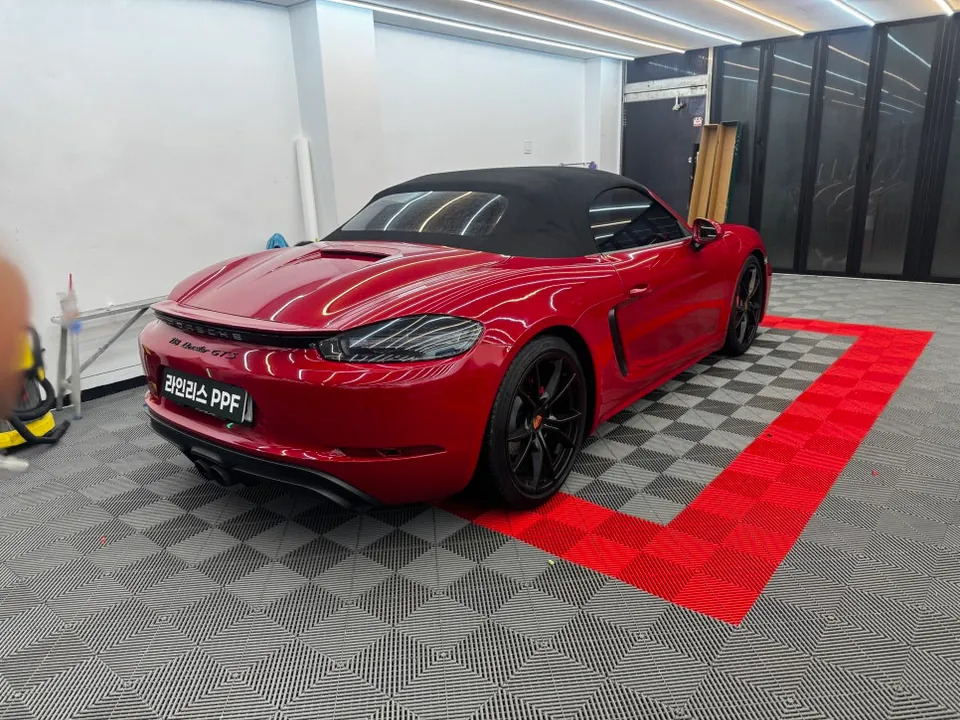 ポルシェ 718 Boxster GTS ラッピング除去事例｜費用目安・仕上がり 施工写真 2-3