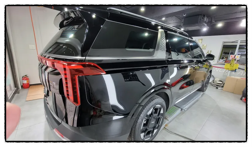 Kia Carnival KA4のガラスコーティング事例 施工写真 4-2