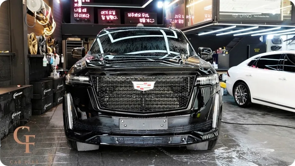 Cadillac EscaladeのPPF施工事例|黒艶維持の秘訣 施工写真 1-1