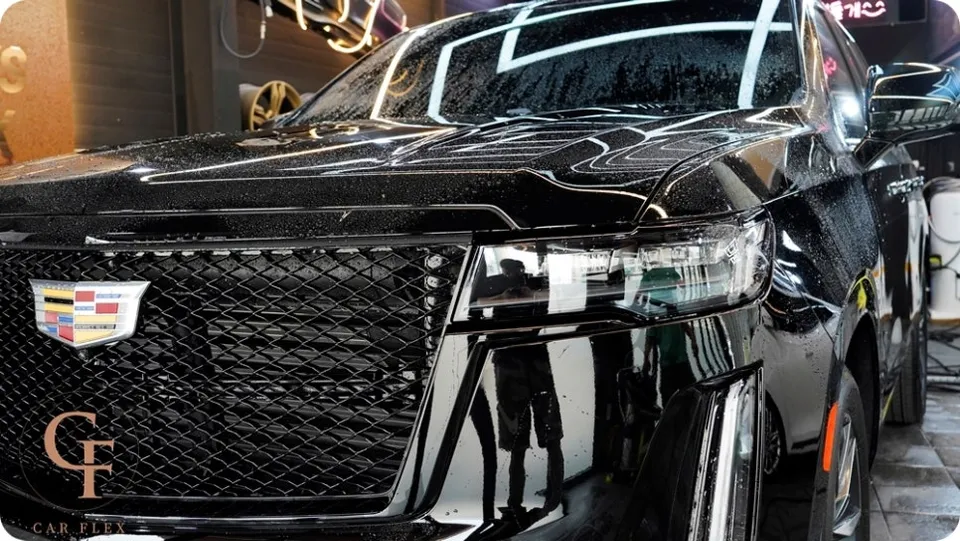 Cadillac EscaladeのPPF施工事例|黒艶維持の秘訣 施工写真 2-1