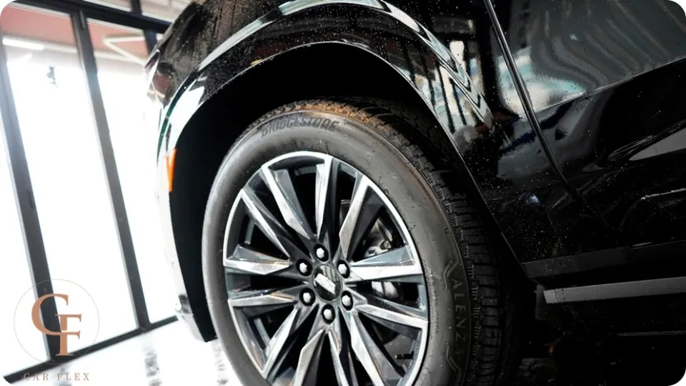 Cadillac EscaladeのPPF施工事例|黒艶維持の秘訣 施工写真 3-1