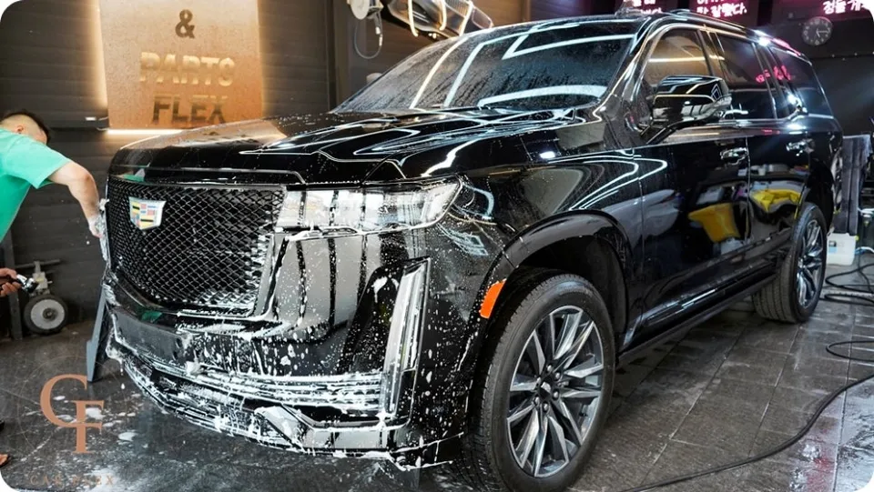 Cadillac EscaladeのPPF施工事例|黒艶維持の秘訣 施工写真 1-2