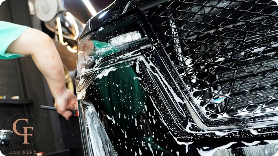 Cadillac EscaladeのPPF施工事例|黒艶維持の秘訣 施工写真 3-2