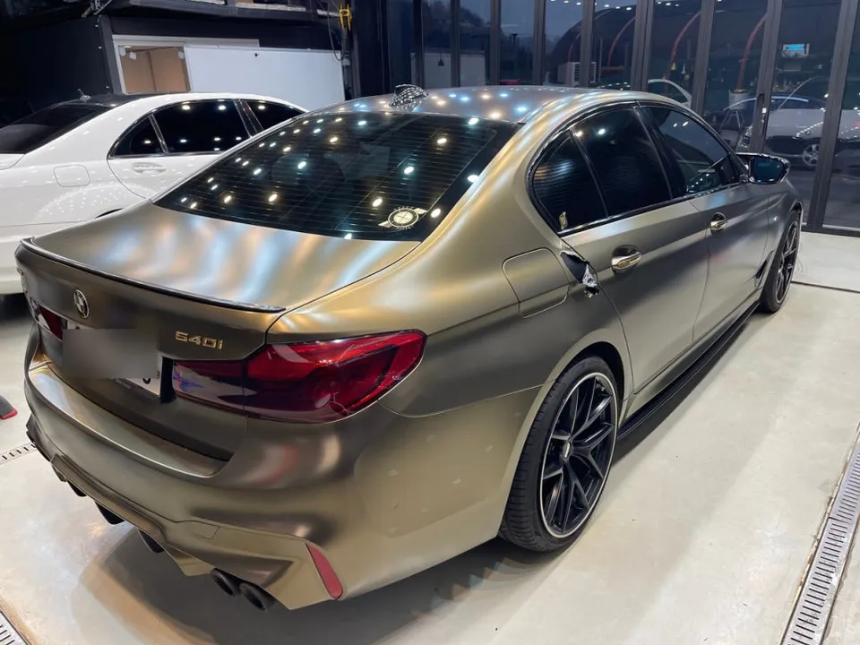BMW 5 Series G30 カーラッピング事例|費用目安・仕上がり 施工写真 1-2