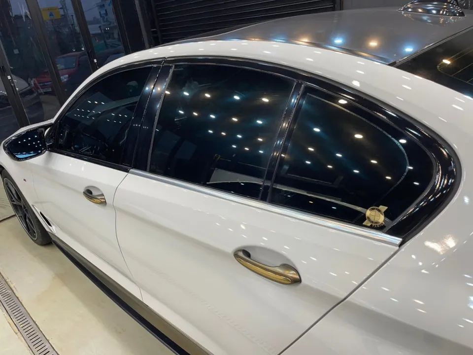 BMW 5 Series G30 カーラッピング事例|費用目安・仕上がり 施工写真 3-2