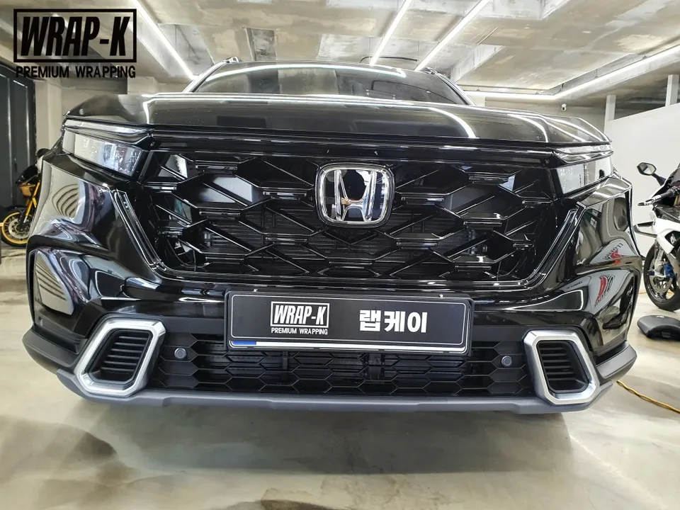 Honda CR-V vinyl wrap - Honda CR-V Vinyl Wrap Review: Black Edition Transformation photo 4