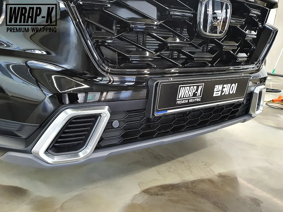 Honda CR-V vinyl wrap - Honda CR-V Vinyl Wrap Review: Black Edition Transformation photo 5