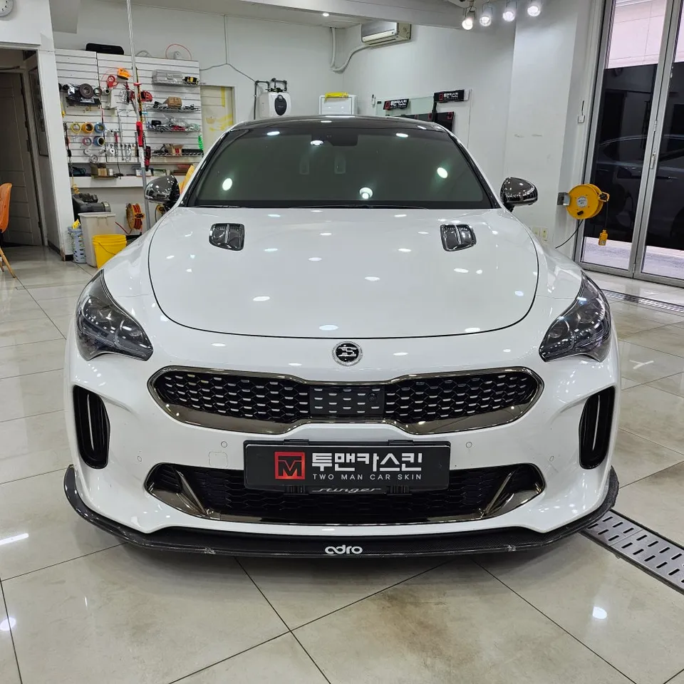 Kia Stingerのカーラッピング事例|ミッドナイトパープル 施工写真 1-3