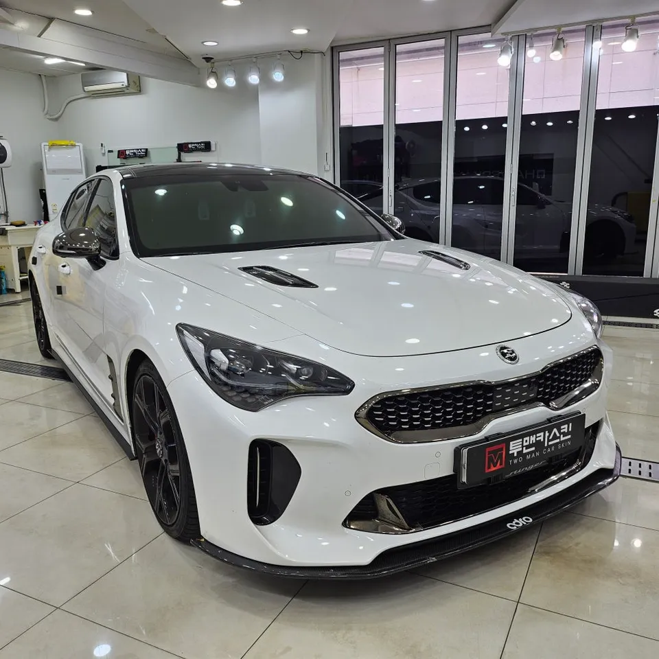 Kia Stingerのカーラッピング事例|ミッドナイトパープル 施工写真 2-3