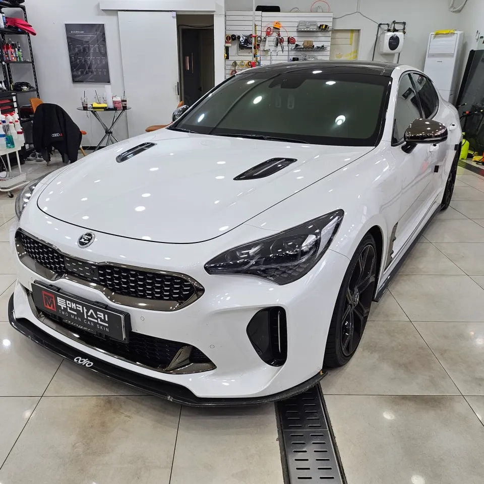Kia Stingerのカーラッピング事例|ミッドナイトパープル 施工写真 3-3