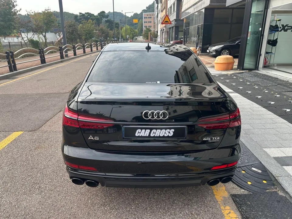 Audi A6のカーラッピング事例|費用目安・保険適用 施工写真 4-1