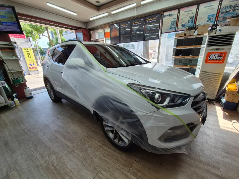 Hyundai Santa Feのカーフィルム施工事例|費用目安・仕上がり 施工写真 3-2