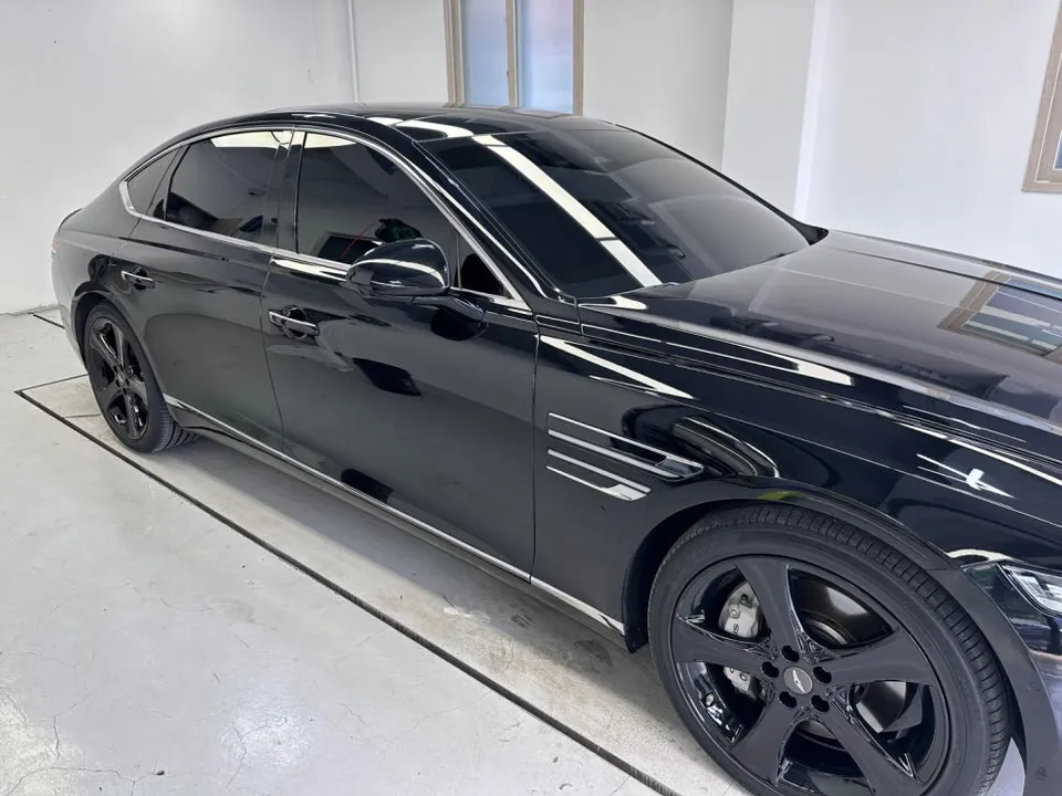 Genesis G80 vinyl wrap - Genesis G80 Vinyl Wrap Review: Chrome Delete for a Sleek Look photo 3