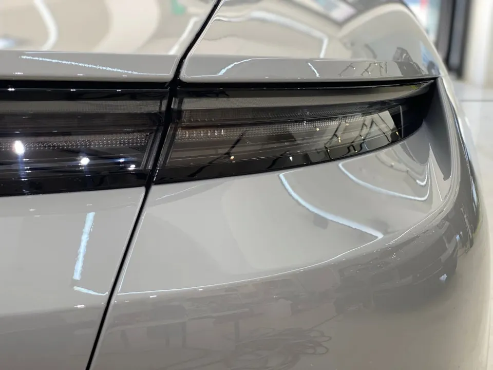Porsche Taycan PPF施工事例|費用目安と仕上がり 施工写真 2-1