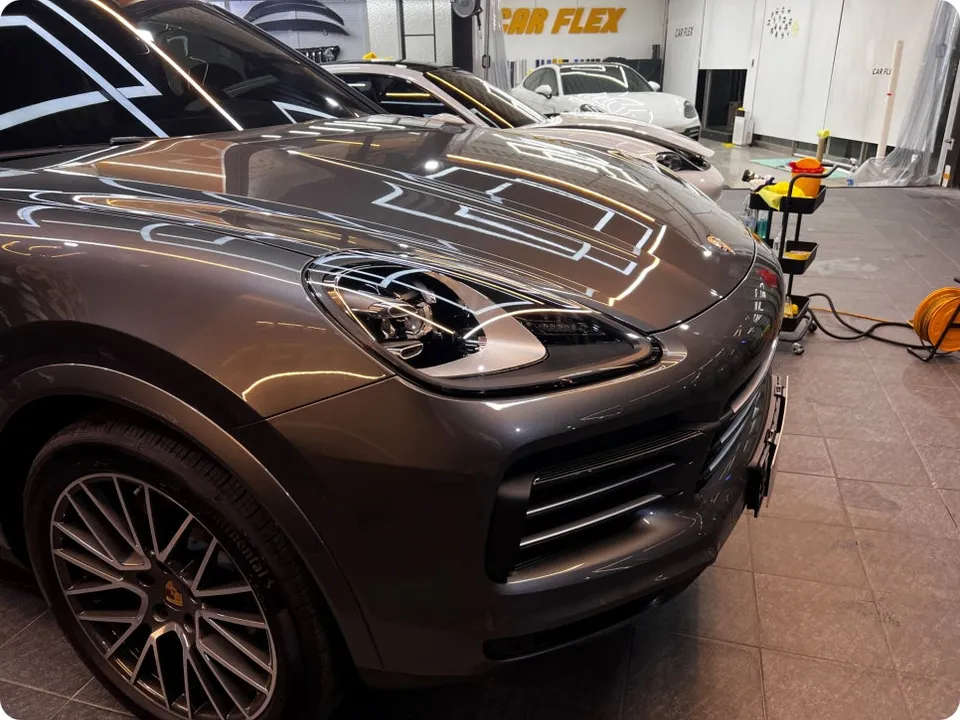 Porsche Cayenne PPF施工事例:費用目安と仕上がり 施工写真 3-1