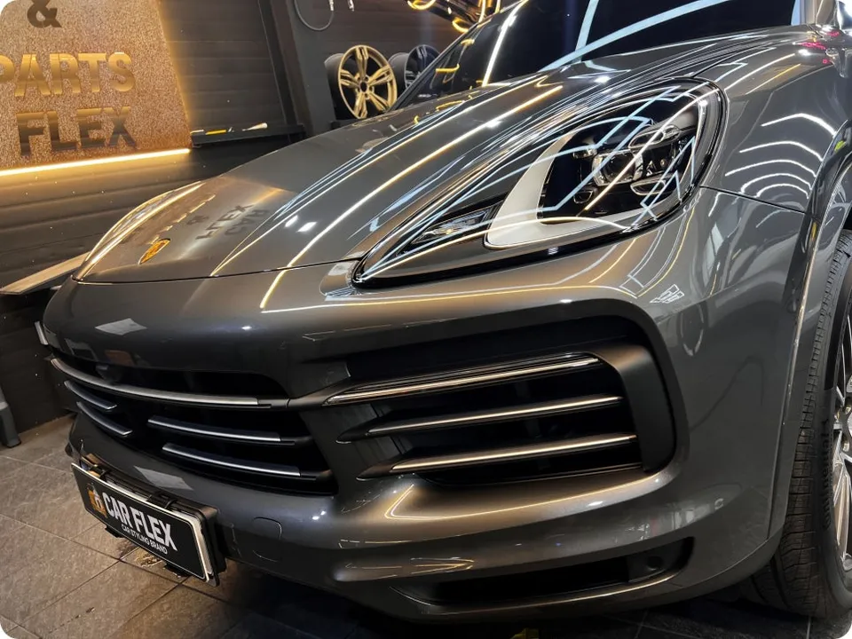 Porsche Cayenne PPF施工事例:費用目安と仕上がり 施工写真 1-2