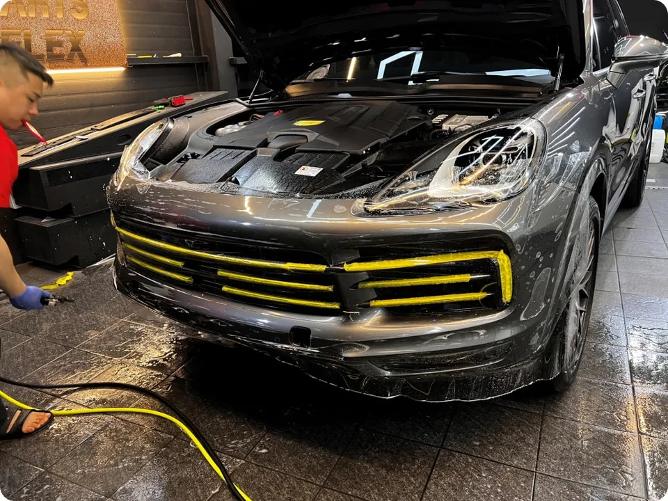 Porsche Cayenne PPF施工事例:費用目安と仕上がり 施工写真 2-2