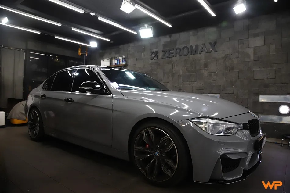 BMW 3 Seriesのカーラッピング事例｜ロックグレーへの全体施工 施工写真 4-2