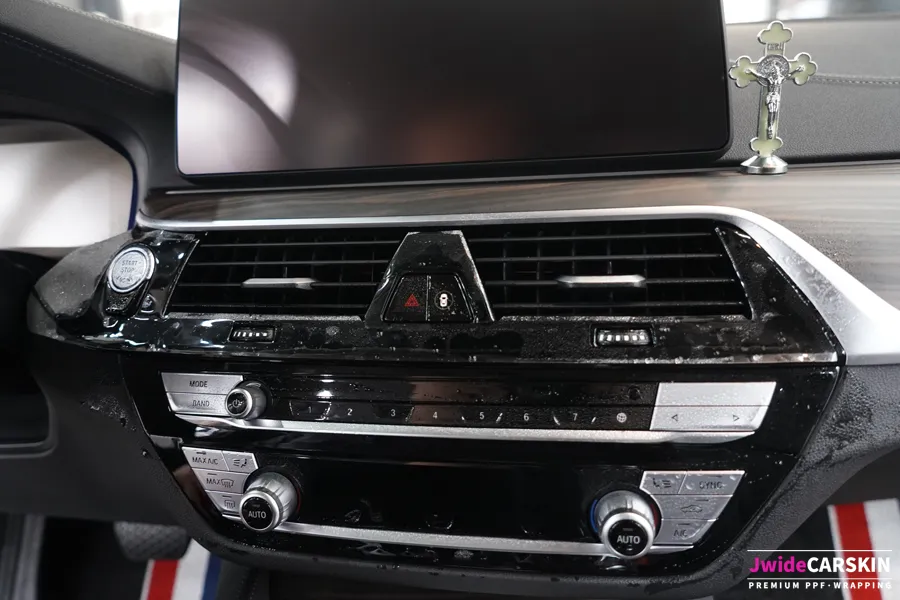 BMW 530i G30 ppf - BMW 530i PPF Review: Scratch Protection for Glossy Interiors photo 4