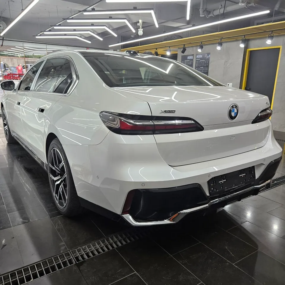BMW 740i G12 vinyl wrap - BMW 740i G12 Vinyl Wrap Review: Chrome Delete Upgrade photo 4