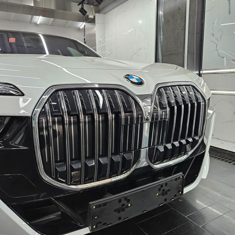 BMW 740i G12 vinyl wrap - BMW 740i G12 Vinyl Wrap Review: Chrome Delete Upgrade photo 5