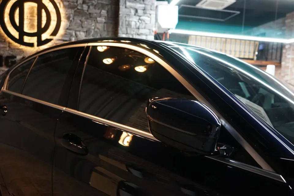 BMW 5 Series G30 vinyl wrap - BMW 5 Series Vinyl Wrap Review: Chrome Delete Transformation photo 3