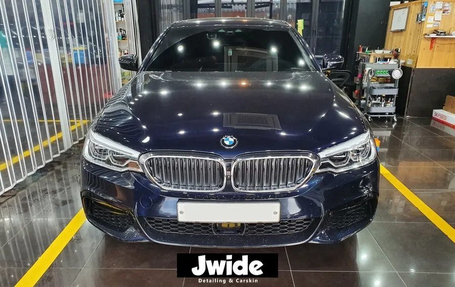 BMW 5 Series G30のカーラッピング事例 施工写真 2