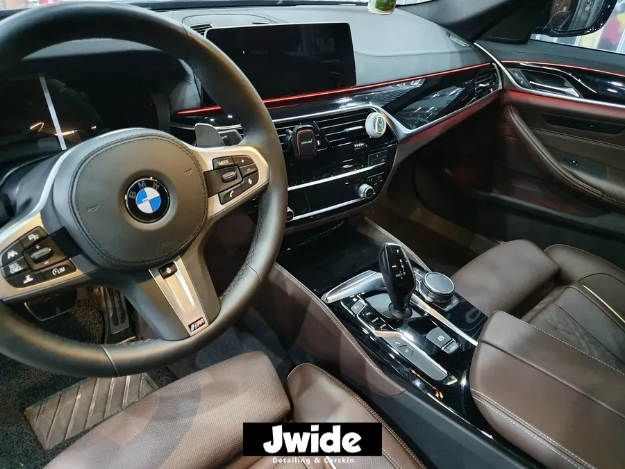 BMW 5 Series G30のカーラッピング事例 施工写真 5