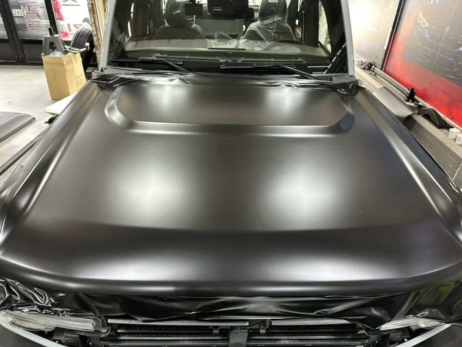 Ford Broncoのカーラッピング事例｜サテンブラックで存在感アップ 施工写真 3-3