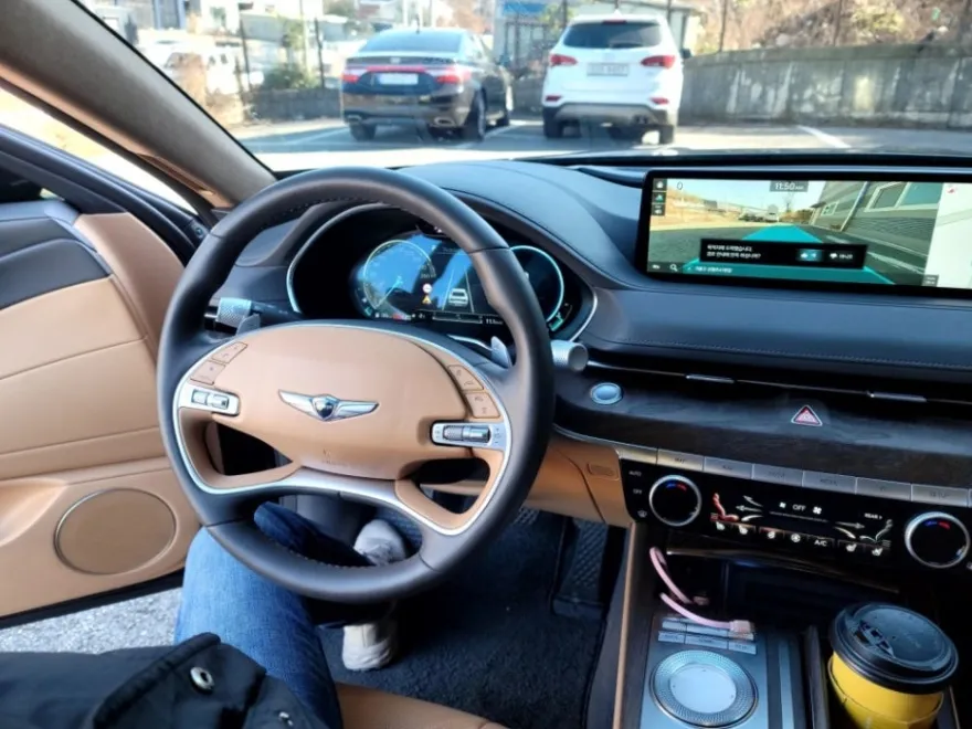 Genesis G80 steering wheel - Genesis G80 Steering Wheel Customization Review — Enhanced Luxury photo 3