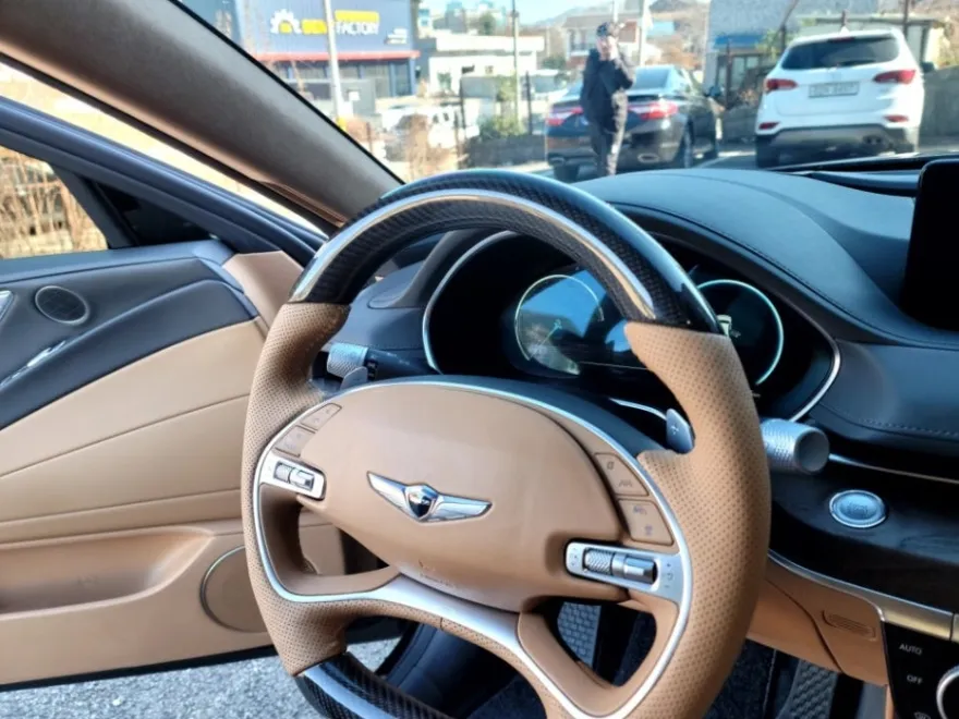 Genesis G80 steering wheel - Genesis G80 Steering Wheel Customization Review — Enhanced Luxury photo 5
