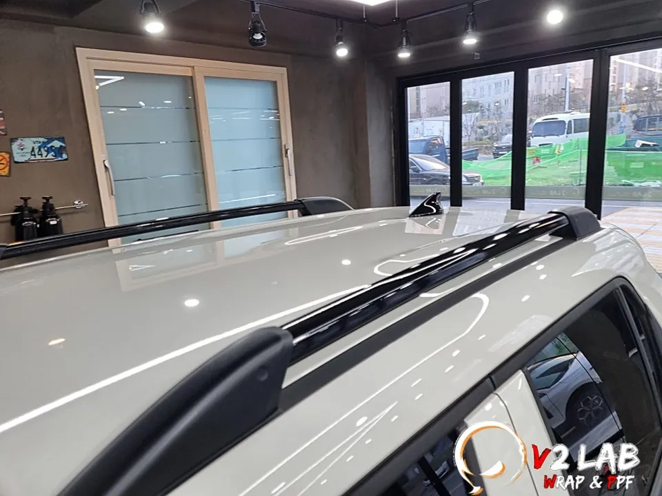 Hyundai Casperのカーラッピング事例 施工写真 3-2