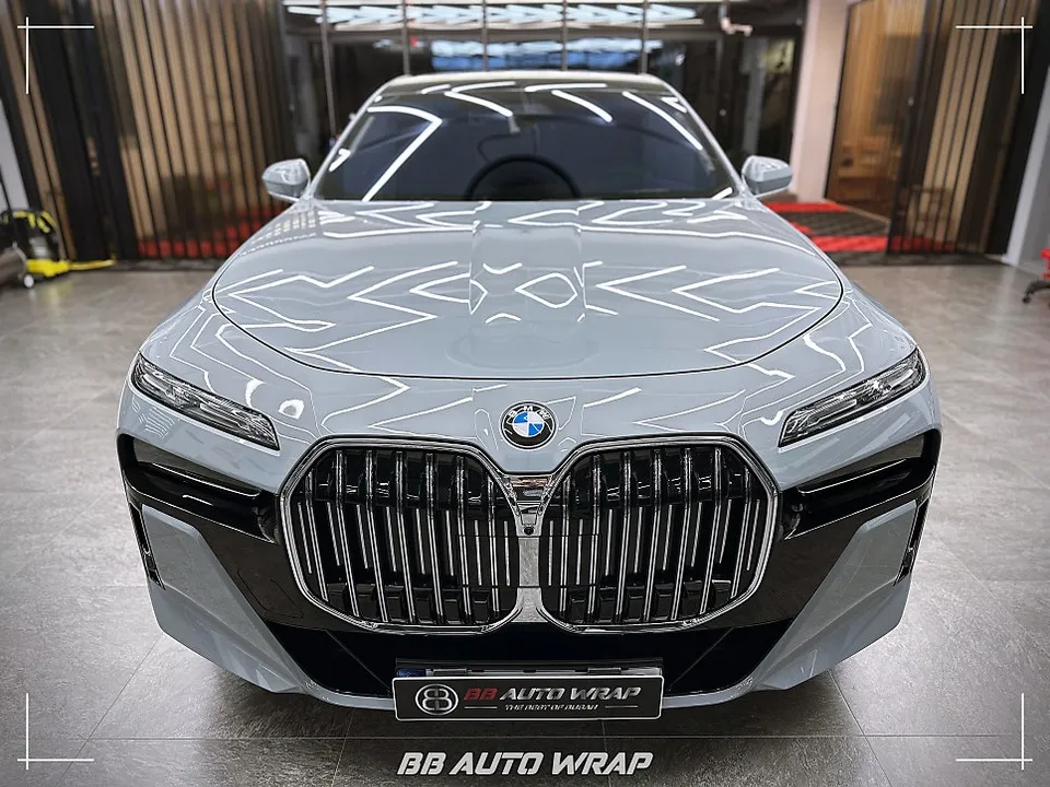 BMW 7 Seriesのガラスコーティング事例|費用目安・仕上がり 施工写真 2-1