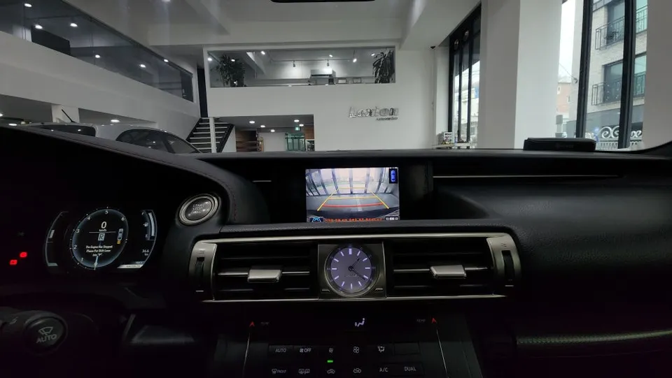 Lexus ISのAndroid Auto・CarPlay取付事例 施工写真 3-1